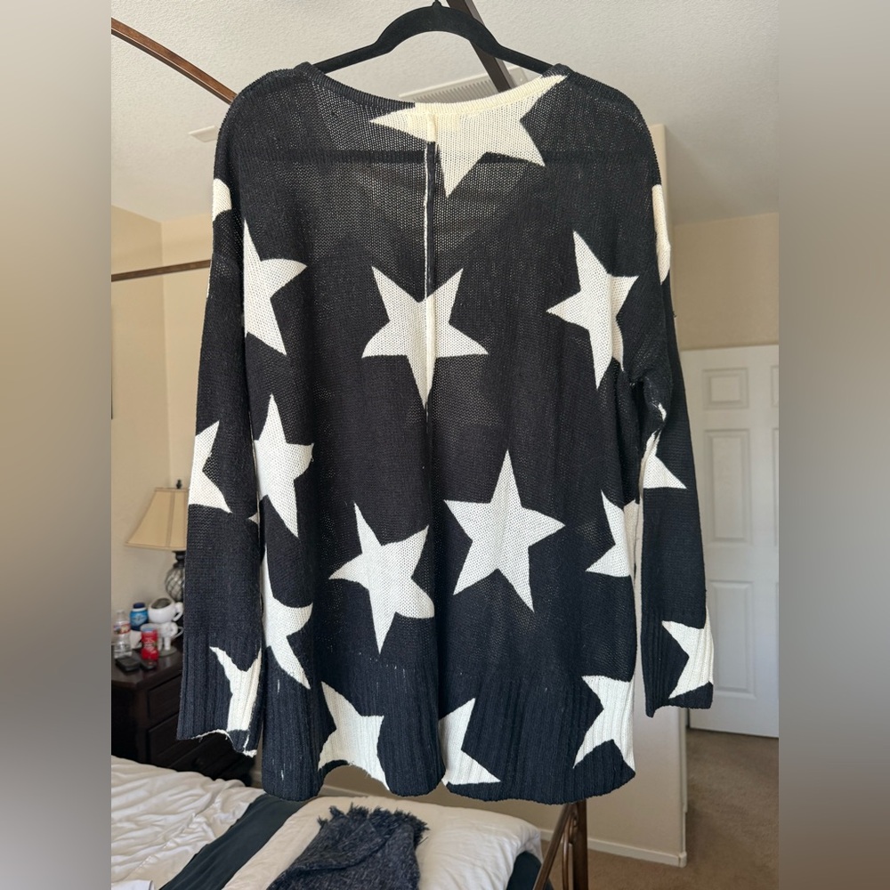 Elan Star Patterned Black V-Neck Sweater - Picture 2 of 6